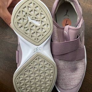 Never wore lavender pumas size 7